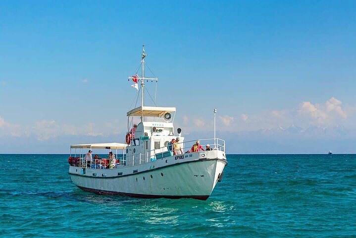 One-day adventure to the stunning Issyk Kul lake