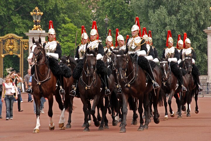 Buckingham Palace Entrance Ticket & Changing of the Guard Tour