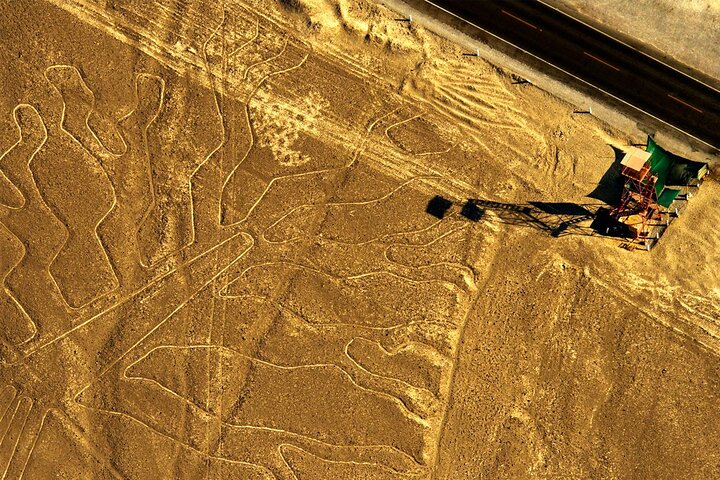 One-way Shuttle Transfer: Nazca to Huacachina