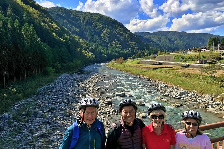 1-Day Private Rural E-Bike Tour in Hida