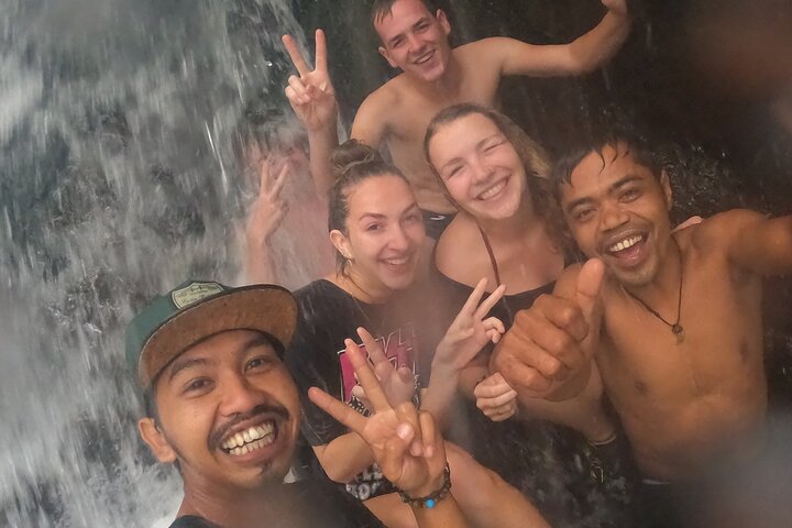 TOUR PACKAGE (jungle trekking, taxi, Room) 4 DAYS 3 NIGHTS in BUKIT LAWANG