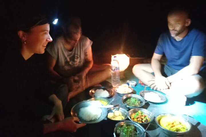 TOUR PACKAGE (jungle trekking, taxi, Room) 4 DAYS 3 NIGHTS in BUKIT LAWANG