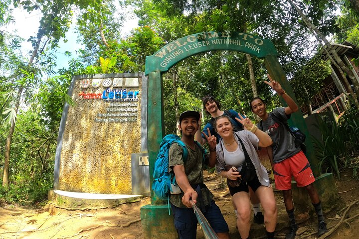 TOUR PACKAGE (jungle trekking, taxi, Room) 4 DAYS 3 NIGHTS in BUKIT LAWANG