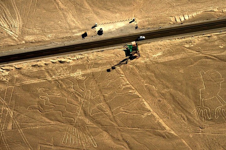 One-Way Shuttle Transfer: Huacachina to Nazca