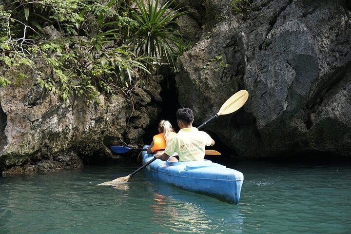 Lan Ha - Ha Long Bay - Dau Be island 2D/1N from Cat Ba in less touristy areas.