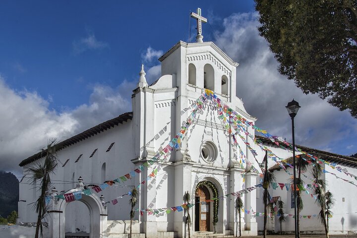 San Juan Chamula and Zinacatan from San Cristobal English Guide
