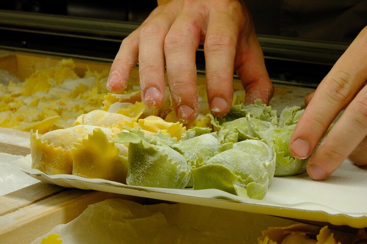 Verona walking tour:food&wine,history lunch or dinner & funicular