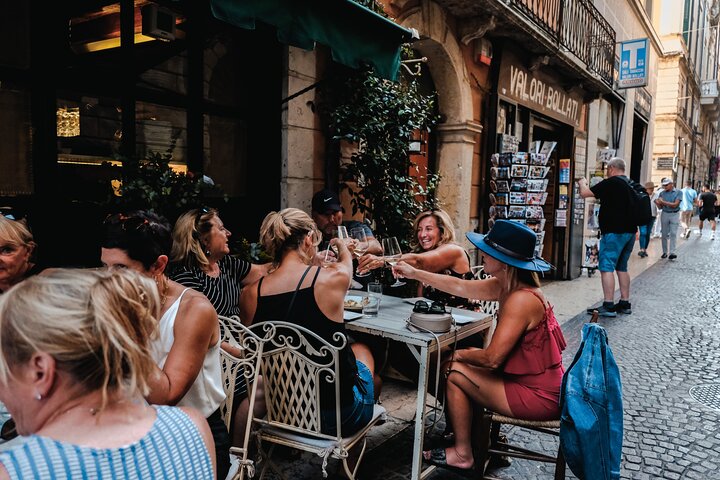 Verona walking tour:food&wine,history lunch or dinner & funicular