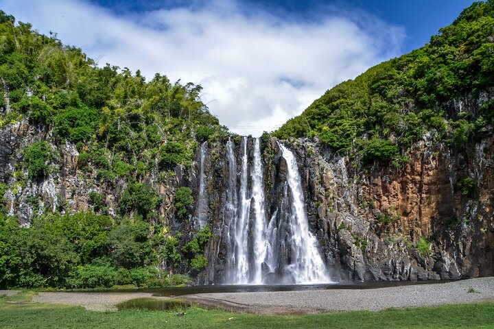 Full Day Tour of Reunion Island with Breakfast