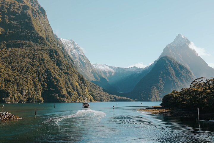 Milford Sound Flight & Cruise Day Trip from Queenstown