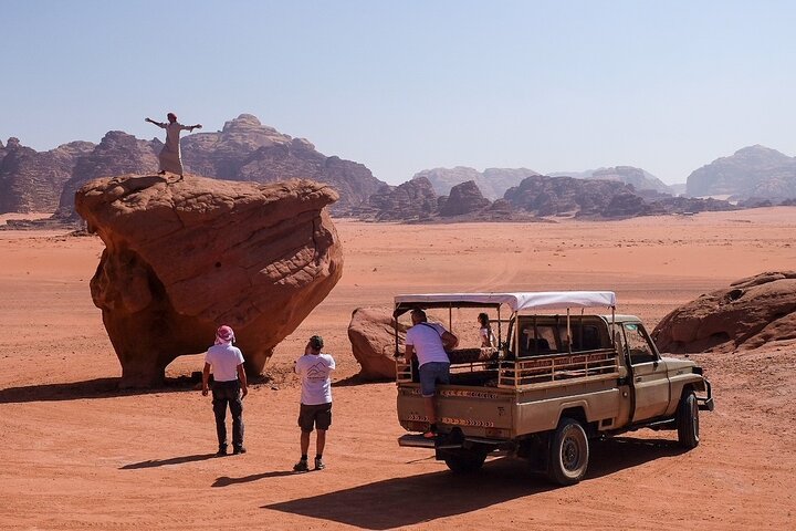 Full Day Jeep Tour in Wadi Rum (incl. Bedouin picnic lunch)