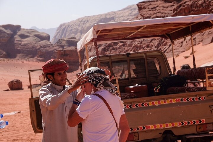 Full Day Jeep Tour in Wadi Rum (incl. Bedouin picnic lunch)