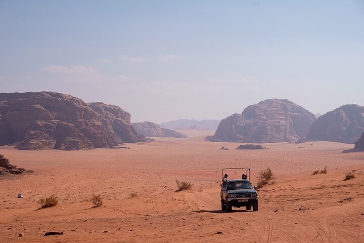 Full Day Jeep Tour in Wadi Rum (incl. Bedouin picnic lunch)