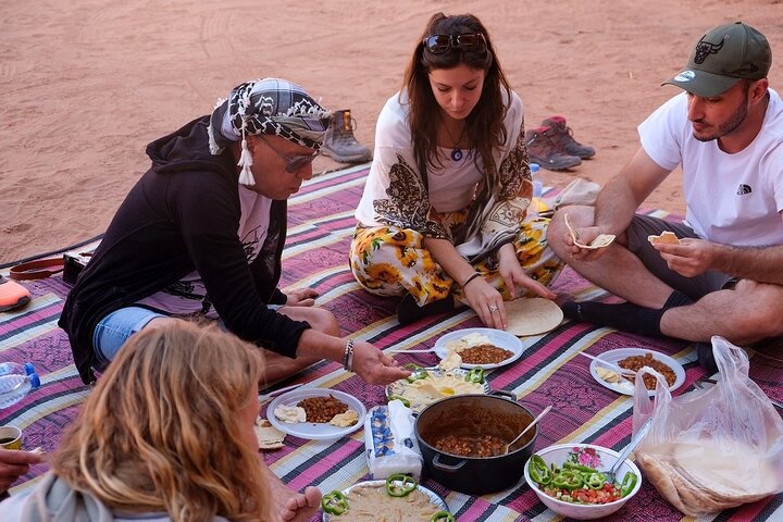 Full Day Jeep Tour in Wadi Rum (incl. Bedouin picnic lunch)