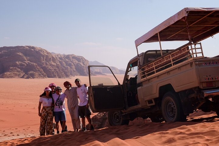 Full Day Jeep Tour in Wadi Rum (incl. Bedouin picnic lunch)