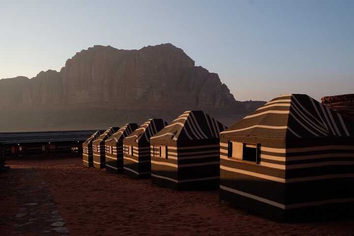 Full Day Jeep Tour in Wadi Rum (incl. Bedouin picnic lunch)