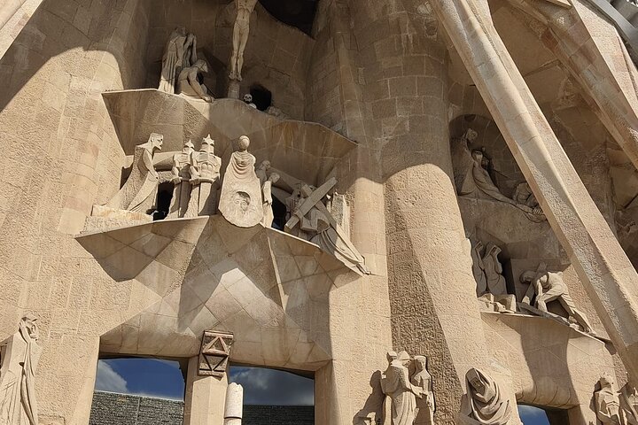 Sagrada Familia English Guided Tour & Optional Tower Access