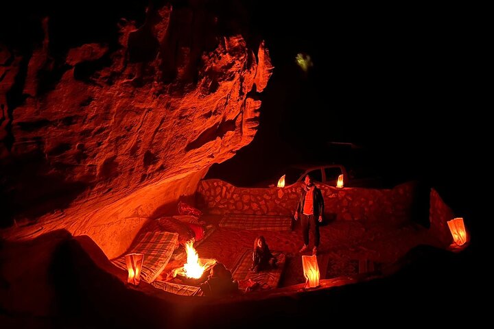 Full Day Jeep Tour in Wadi Rum (incl. Bedouin picnic lunch)