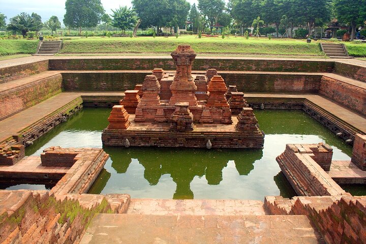 Trowulan Tour Ruin of Majapahit Kingdom from Surabaya