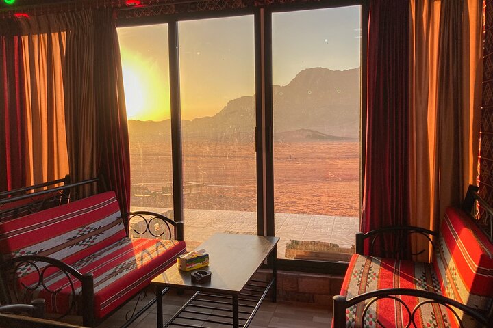 Wadi Rum Half-day Jeep Tour incl. sandboard, water & Bedouin tea