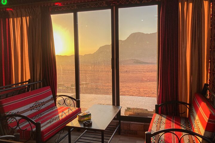 Full Day Jeep Tour in Wadi Rum (incl. Bedouin picnic lunch)