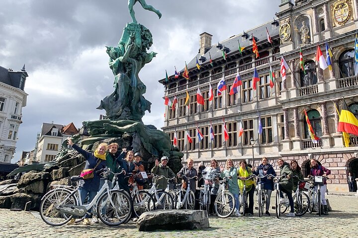 Guided Bike Tour: 2 Hours Highlights of Antwerp