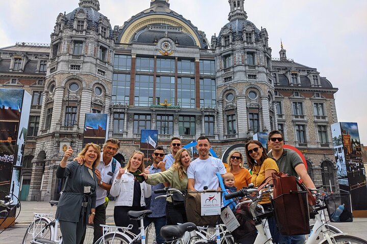 Guided Bike Tour: 2 Hours Highlights of Antwerp