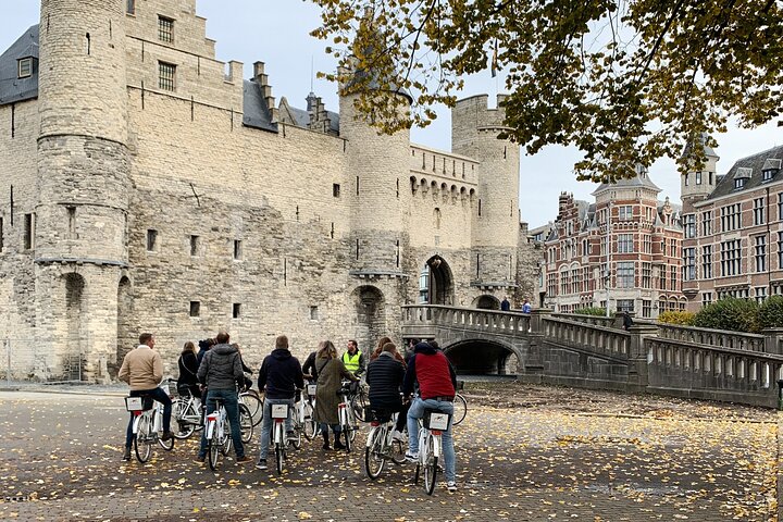 Guided Bike Tour: 2 Hours Highlights of Antwerp