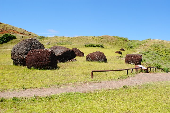 Private Full-Day Easter Island Highlights North and West