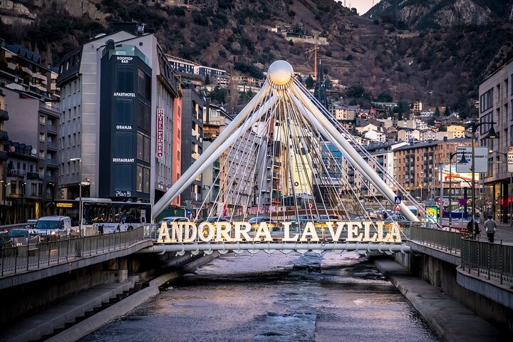Private Romantic Walking Tour in Andorra la Vella