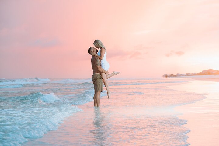 Private Vacation Photoshoot with Photographer in Virginia Beach