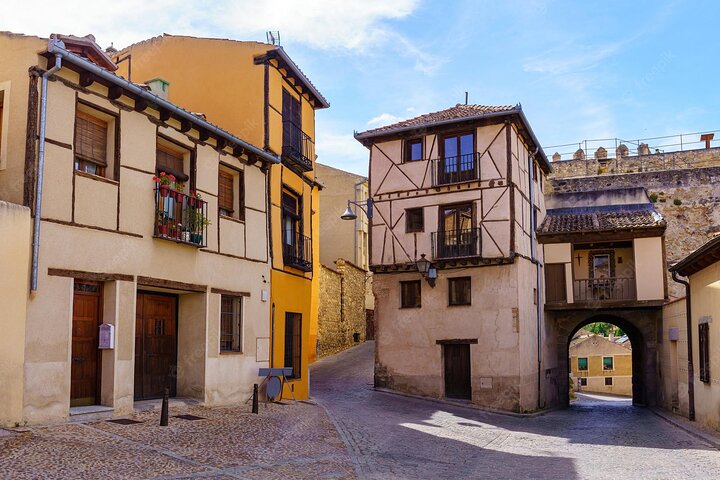 Segovia Walking Private Tour 3 hours with tickets included
