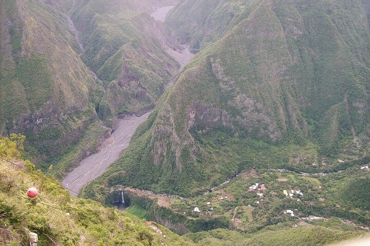 Day tour of the mountains to the Volcano + breakfast