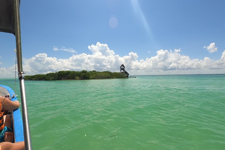Boat Tour of Three Islands in Holbox with Transportation