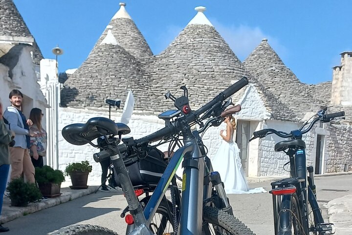Tour Ebike Trulli Alberobello e Locorotondo