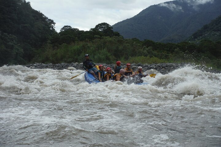 Extreme Rafting in Baños Ecuador Level III & IV +