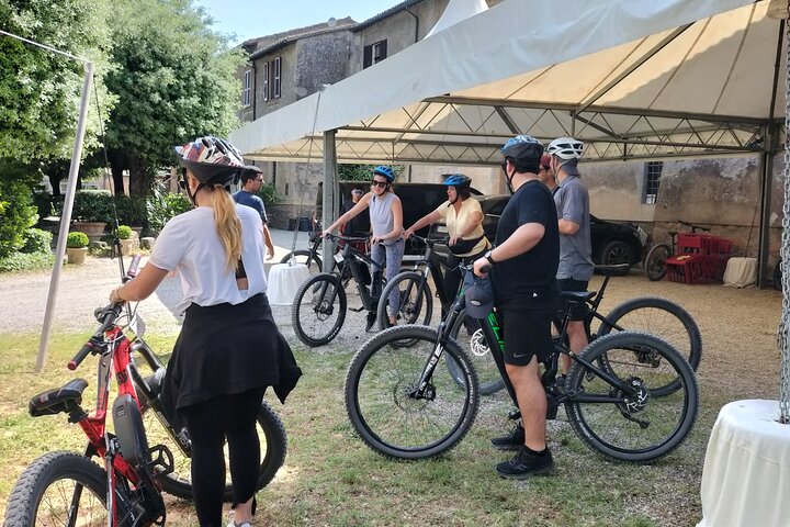 Unique EnoBike experience with tasting in 2 excellent wineries