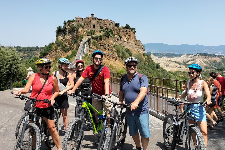 Small Group E-bike Experience from Orvieto to Civita with Lunch
