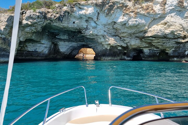 Private tour of the coast and caves up to Zagare