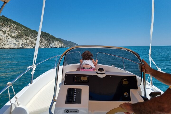 Private tour of the coast and caves up to Zagare