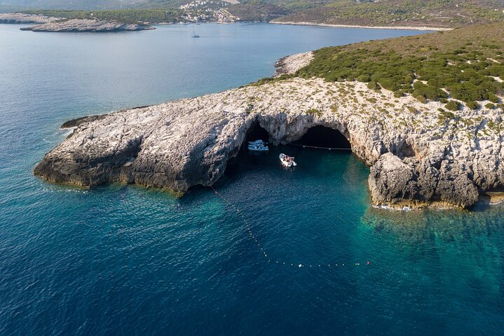 Blue Cave and Town Hvar with 5 Island Boat Tour