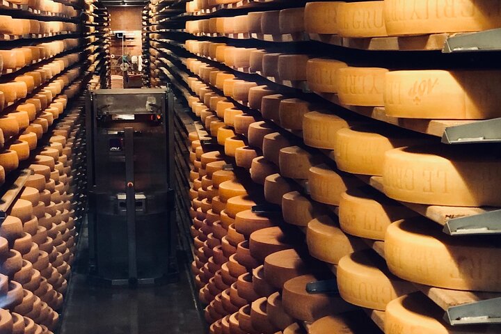 Gruyères Cheese and Chocolate tour from Geneva with local host