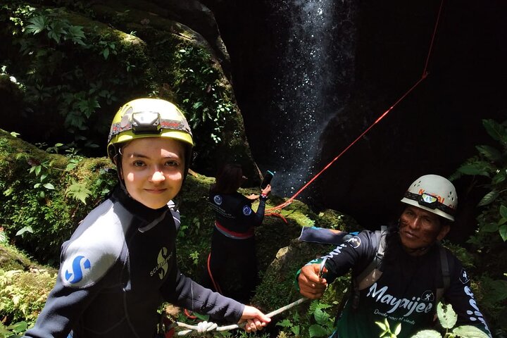 Canyoning 70m. | Hiking | Cavern Exploration | Caving | puyo