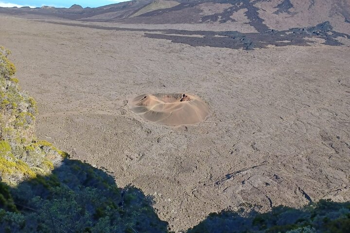 Day tour of the mountains to the Volcano + breakfast