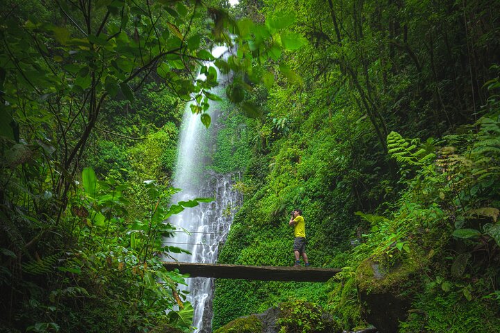 El Tigre Waterfalls Hiking Tour with Lunch and Nature Guide