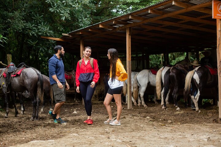El Tigre Waterfalls Hiking Tour with Lunch and Nature Guide