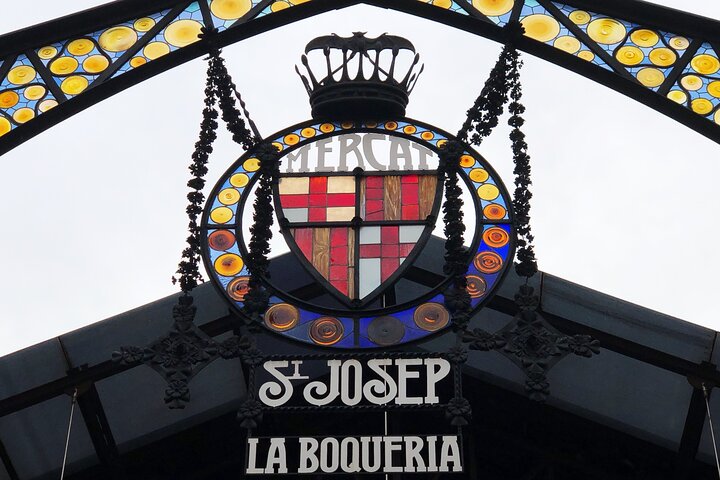 Barcelona all included: Sagrada, Park Güell, Montjuic & Gothic