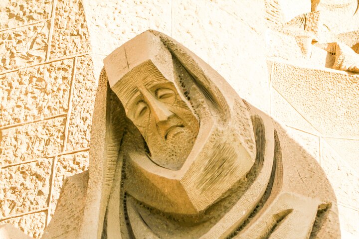 Barcelona all included: Sagrada, Park Güell, Montjuic & Gothic