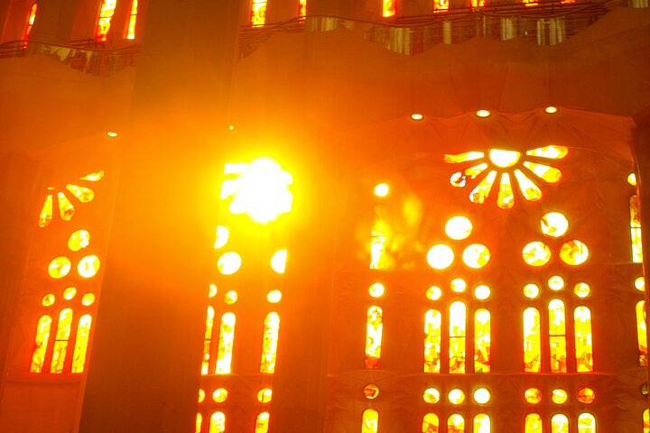 Barcelona all included: Sagrada, Park Güell, Montjuic & Gothic