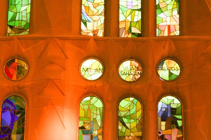 Barcelona all included: Sagrada, Park Güell, Montjuic & Gothic